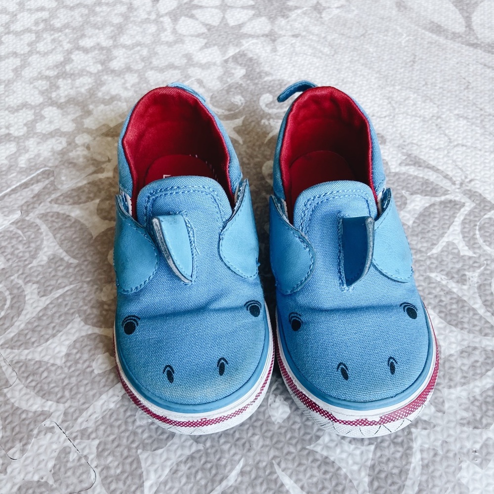 **SOLD ON X POST ** Vans shark slip on shoes